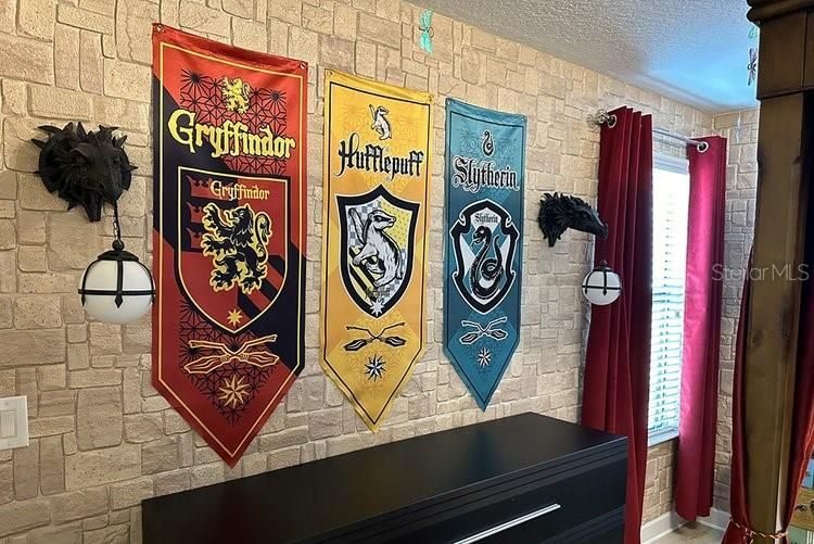 На продажу: $949,000 (9 спален, 5 ванн, 3909 Квадратных фут)