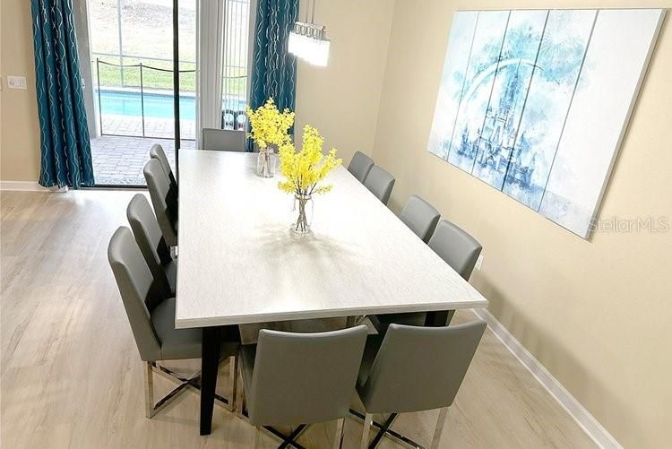 На продажу: $949,000 (9 спален, 5 ванн, 3909 Квадратных фут)