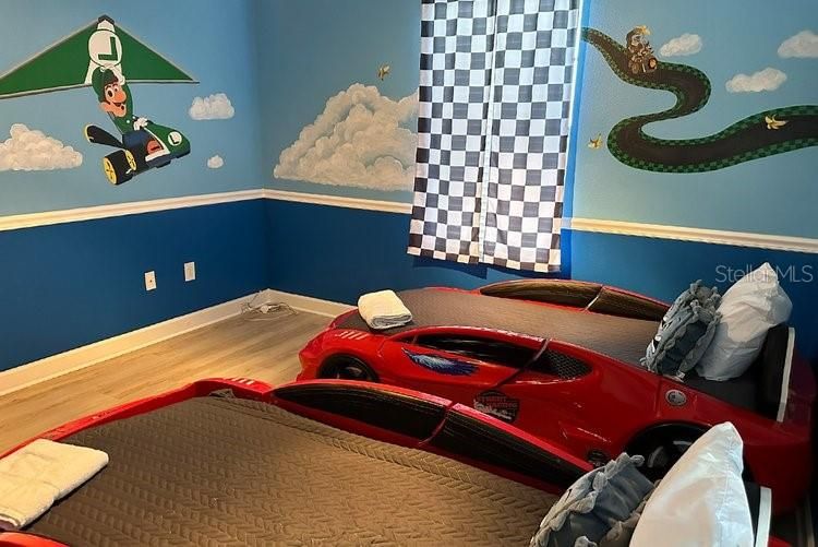 На продажу: $949,000 (9 спален, 5 ванн, 3909 Квадратных фут)