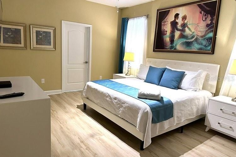 На продажу: $949,000 (9 спален, 5 ванн, 3909 Квадратных фут)