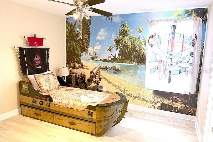 На продажу: $949,000 (9 спален, 5 ванн, 3909 Квадратных фут)