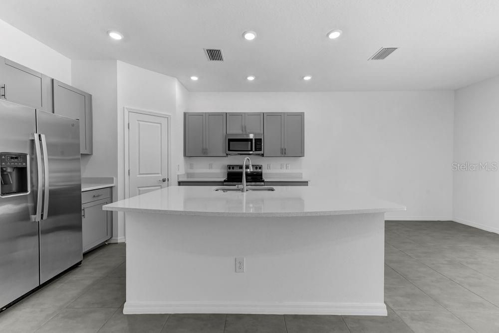 For Sale: $325,000 (3 beds, 2 baths, 1373 Square Feet)