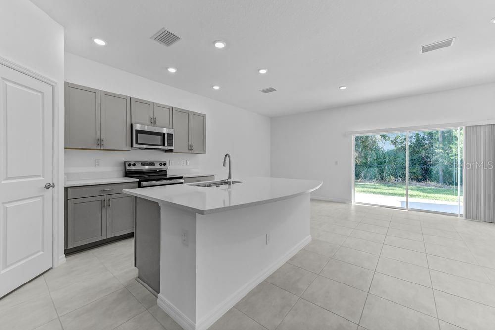 For Sale: $325,000 (3 beds, 2 baths, 1373 Square Feet)