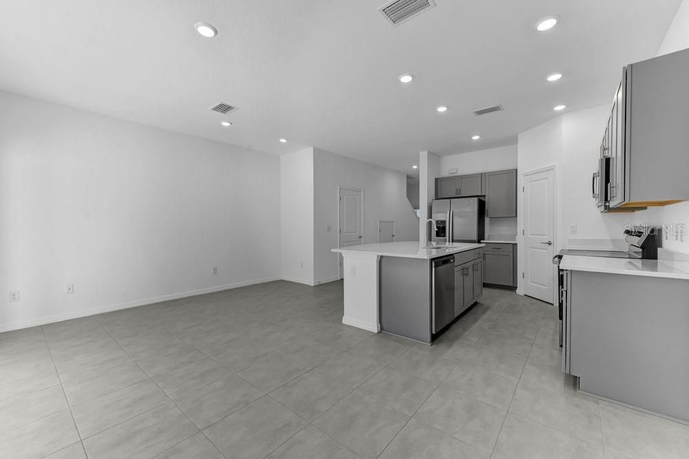 For Sale: $325,000 (3 beds, 2 baths, 1373 Square Feet)