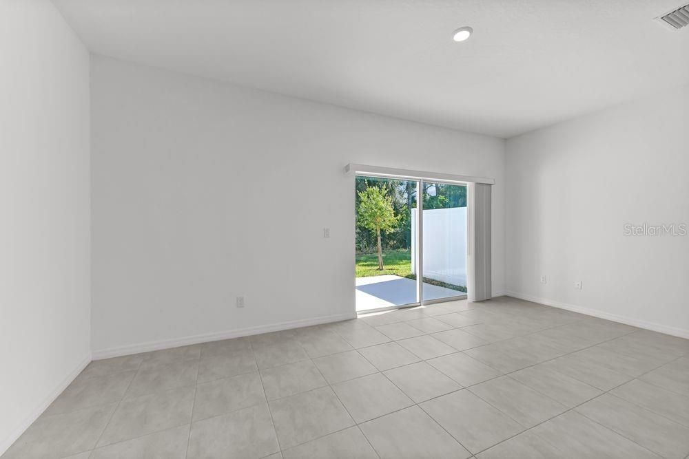 For Sale: $325,000 (3 beds, 2 baths, 1373 Square Feet)