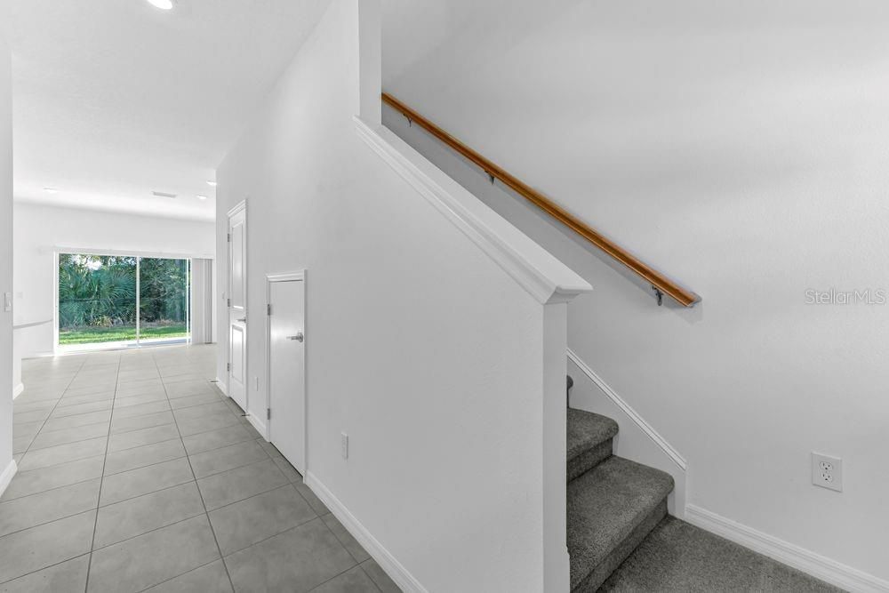 For Sale: $325,000 (3 beds, 2 baths, 1373 Square Feet)