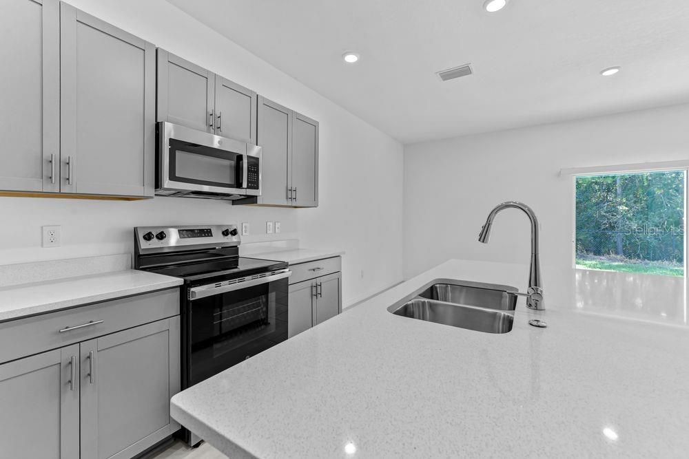 For Sale: $325,000 (3 beds, 2 baths, 1373 Square Feet)