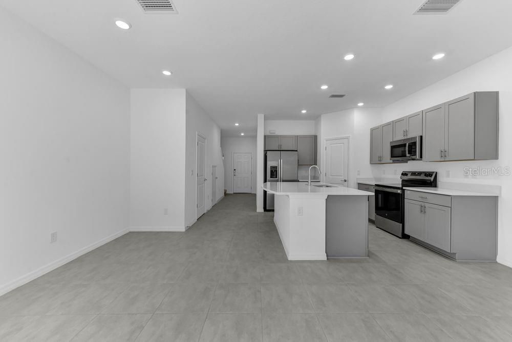 For Sale: $325,000 (3 beds, 2 baths, 1373 Square Feet)