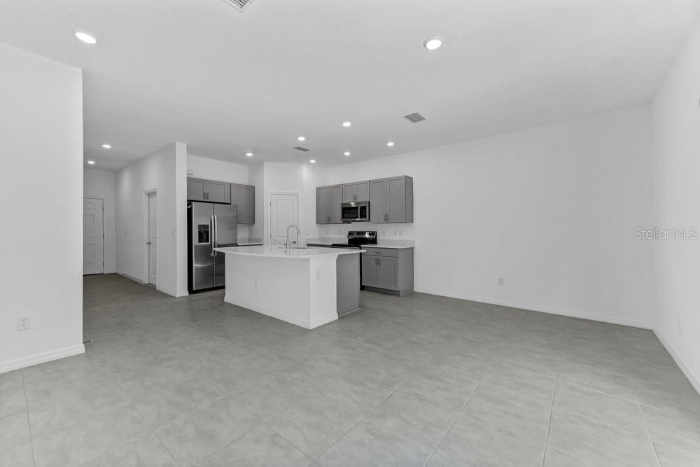 For Sale: $325,000 (3 beds, 2 baths, 1373 Square Feet)