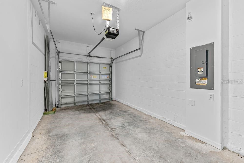 For Sale: $325,000 (3 beds, 2 baths, 1373 Square Feet)