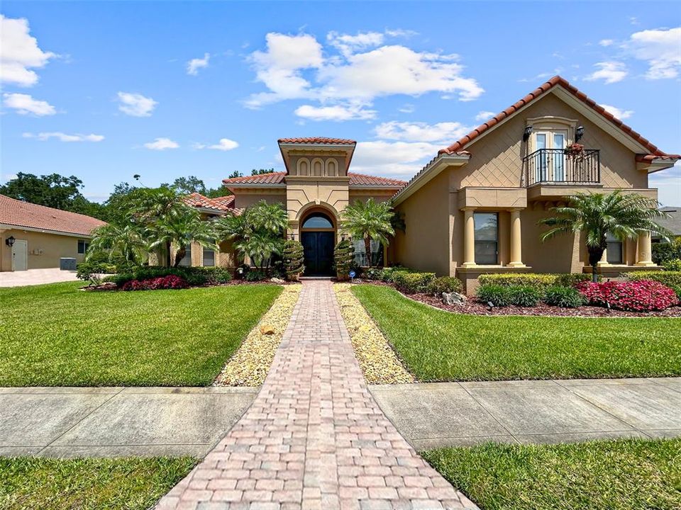 Vendido Recientemente: $899,000 (5 camas, 3 baños, 3519 Pies cuadrados)