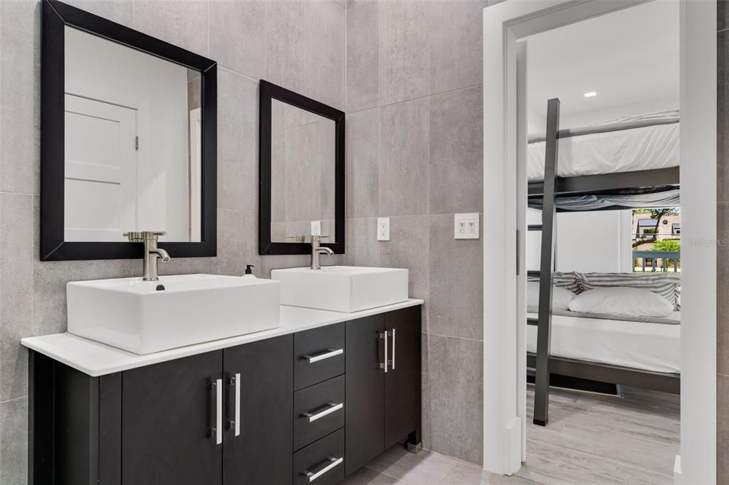 待售: $4,299,999 (8 贝兹, 6 浴室, 7000 平方英尺)