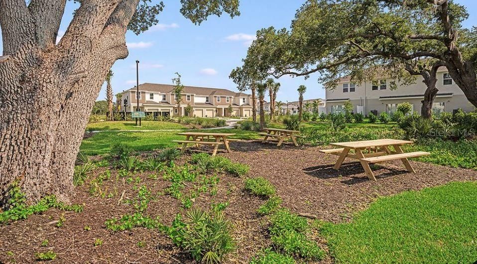 For Sale: $325,000 (3 beds, 2 baths, 1373 Square Feet)