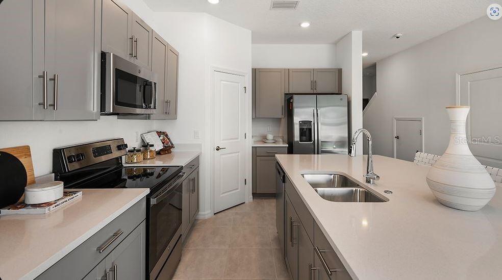 For Sale: $325,000 (3 beds, 2 baths, 1373 Square Feet)