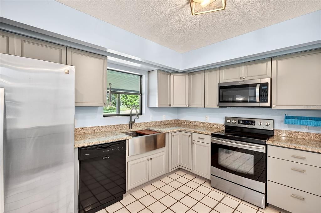 For Sale: $415,000 (3 beds, 2 baths, 1874 Square Feet)