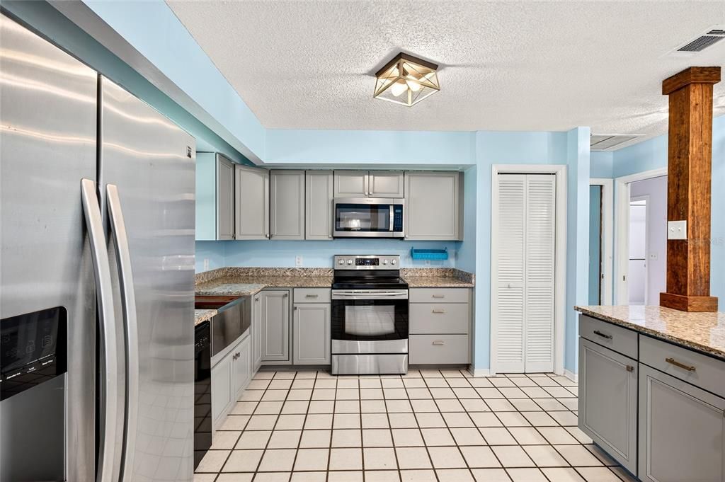 For Sale: $415,000 (3 beds, 2 baths, 1874 Square Feet)