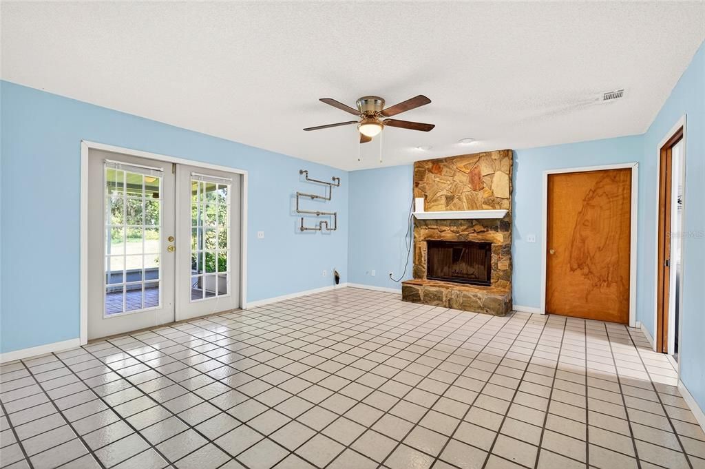 For Sale: $415,000 (3 beds, 2 baths, 1874 Square Feet)