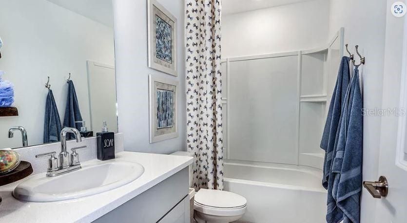 For Sale: $325,000 (3 beds, 2 baths, 1373 Square Feet)