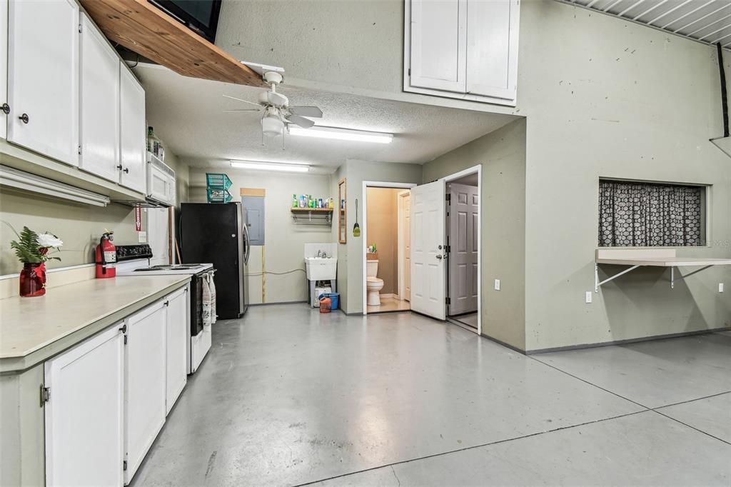 For Sale: $550,000 (3 beds, 2 baths, 1709 Square Feet)