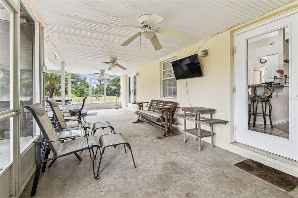 For Sale: $550,000 (3 beds, 2 baths, 1709 Square Feet)