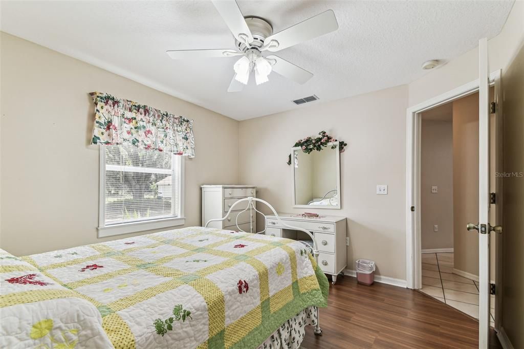 For Sale: $550,000 (3 beds, 2 baths, 1709 Square Feet)