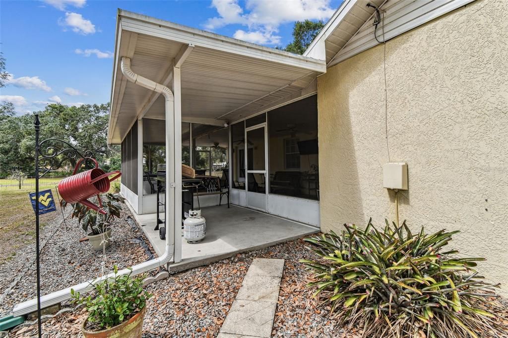 For Sale: $550,000 (3 beds, 2 baths, 1709 Square Feet)