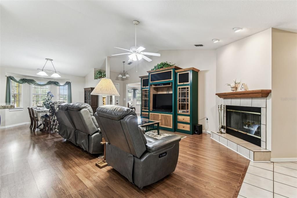 For Sale: $550,000 (3 beds, 2 baths, 1709 Square Feet)