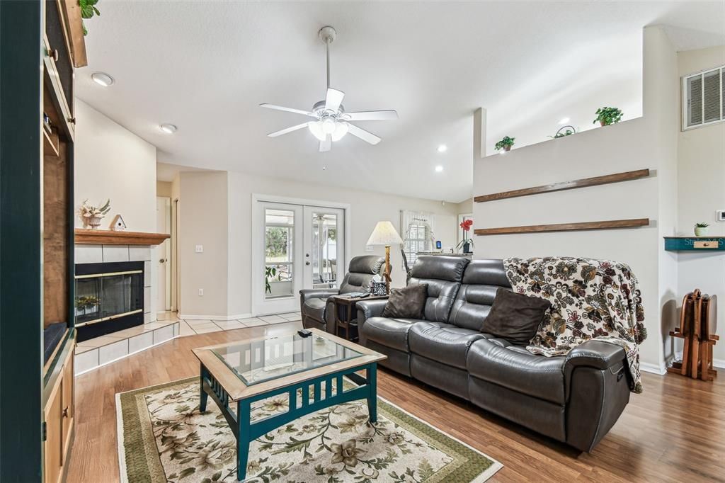 For Sale: $550,000 (3 beds, 2 baths, 1709 Square Feet)