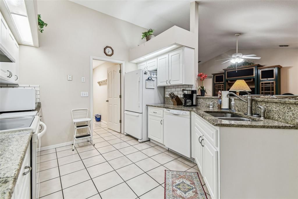 For Sale: $550,000 (3 beds, 2 baths, 1709 Square Feet)
