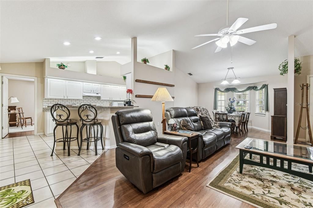 For Sale: $550,000 (3 beds, 2 baths, 1709 Square Feet)