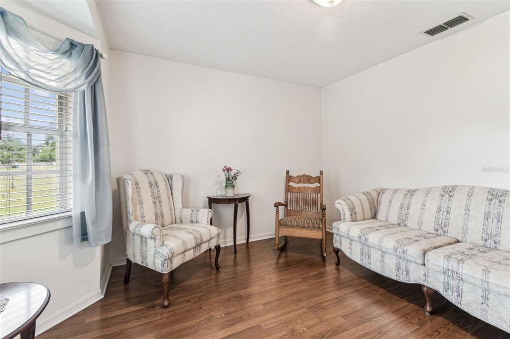 For Sale: $550,000 (3 beds, 2 baths, 1709 Square Feet)