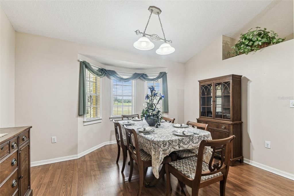 For Sale: $550,000 (3 beds, 2 baths, 1709 Square Feet)