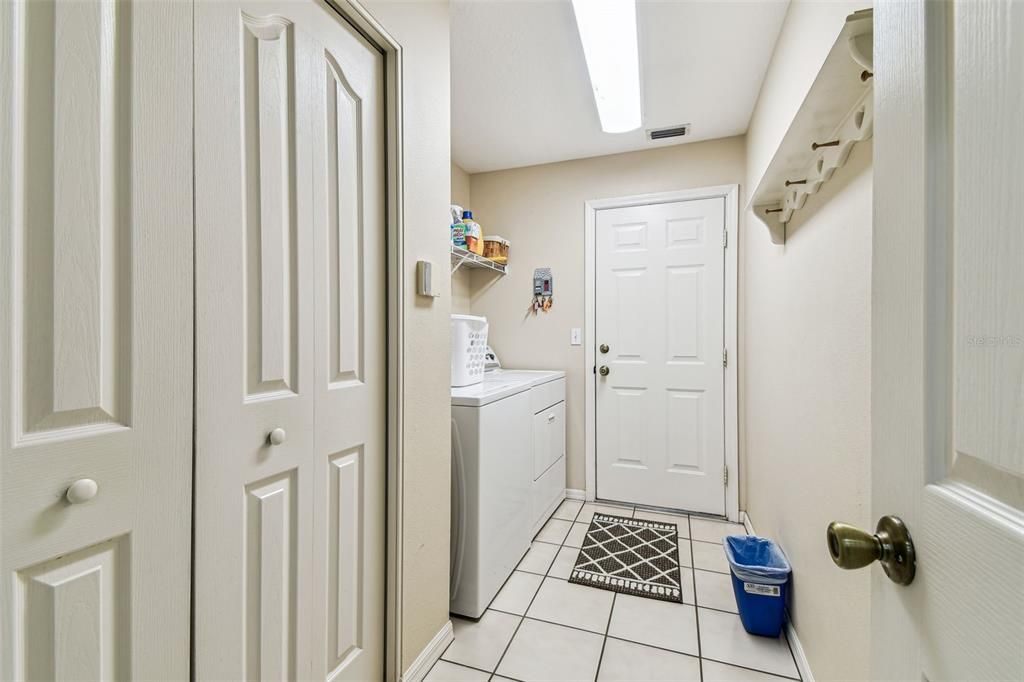 For Sale: $550,000 (3 beds, 2 baths, 1709 Square Feet)