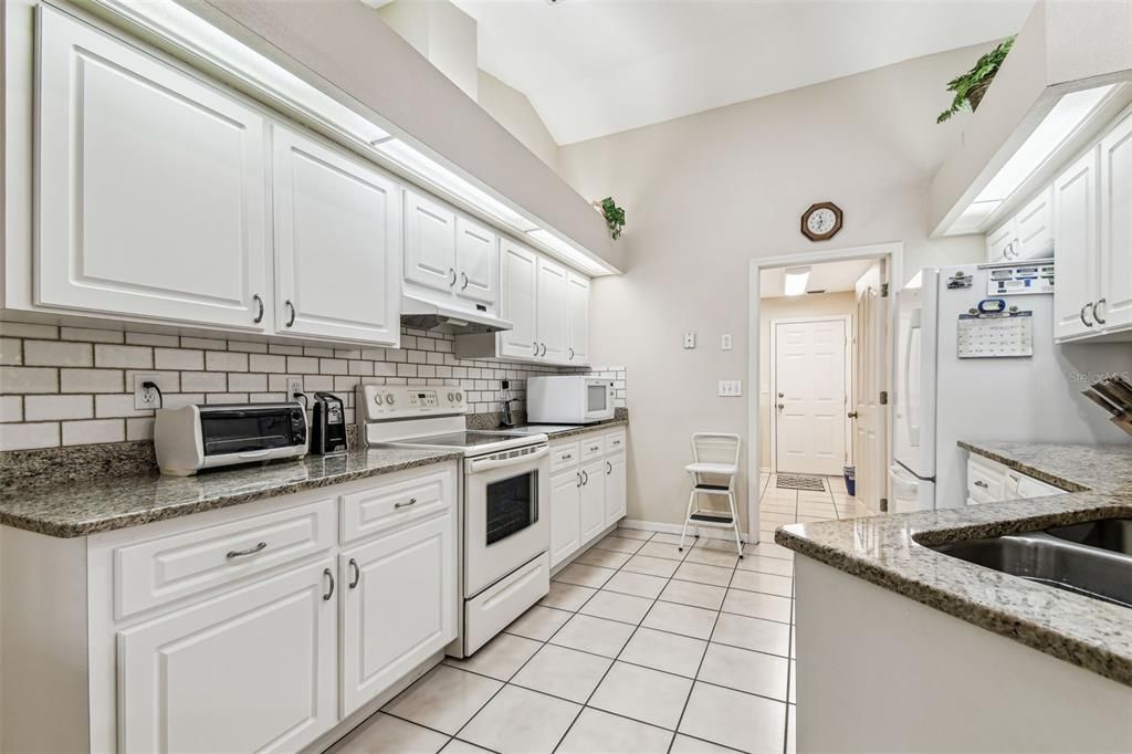 For Sale: $550,000 (3 beds, 2 baths, 1709 Square Feet)