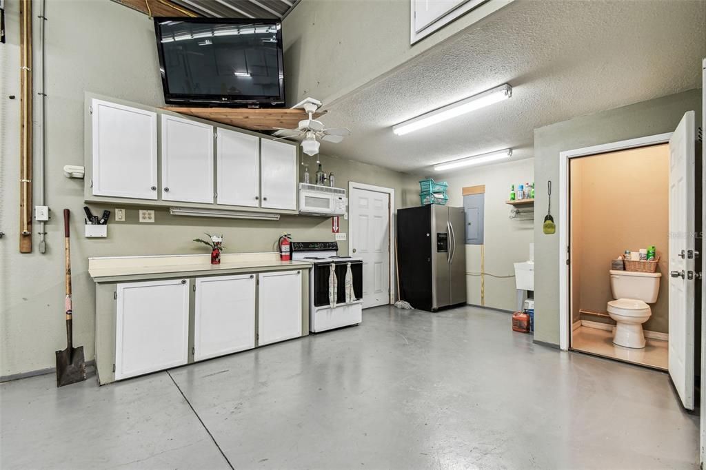 For Sale: $550,000 (3 beds, 2 baths, 1709 Square Feet)