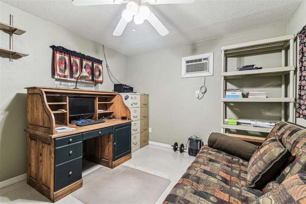 For Sale: $550,000 (3 beds, 2 baths, 1709 Square Feet)