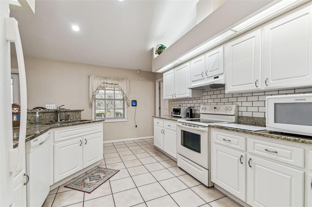 For Sale: $550,000 (3 beds, 2 baths, 1709 Square Feet)