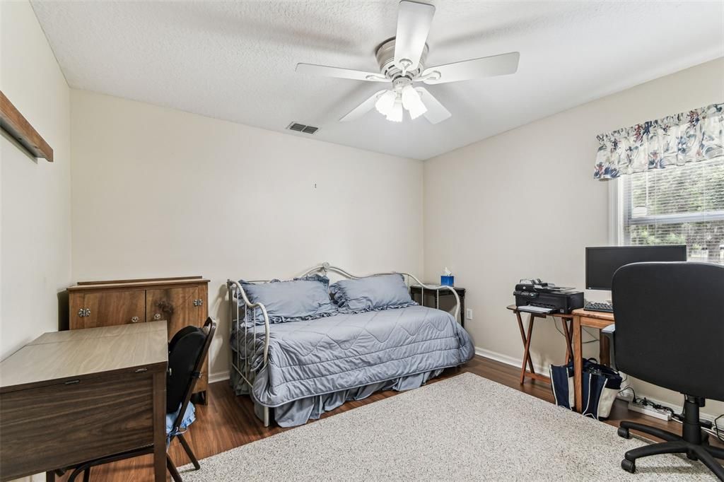 For Sale: $550,000 (3 beds, 2 baths, 1709 Square Feet)