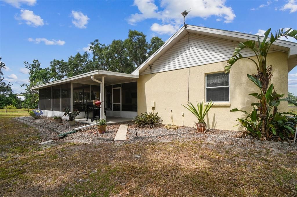 For Sale: $550,000 (3 beds, 2 baths, 1709 Square Feet)