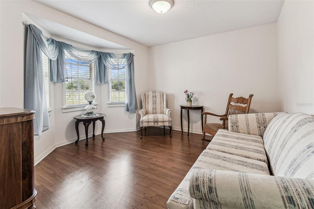 For Sale: $550,000 (3 beds, 2 baths, 1709 Square Feet)