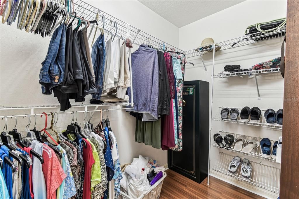 For Sale: $550,000 (3 beds, 2 baths, 1709 Square Feet)