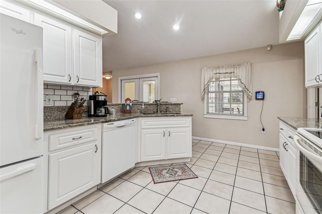 For Sale: $550,000 (3 beds, 2 baths, 1709 Square Feet)