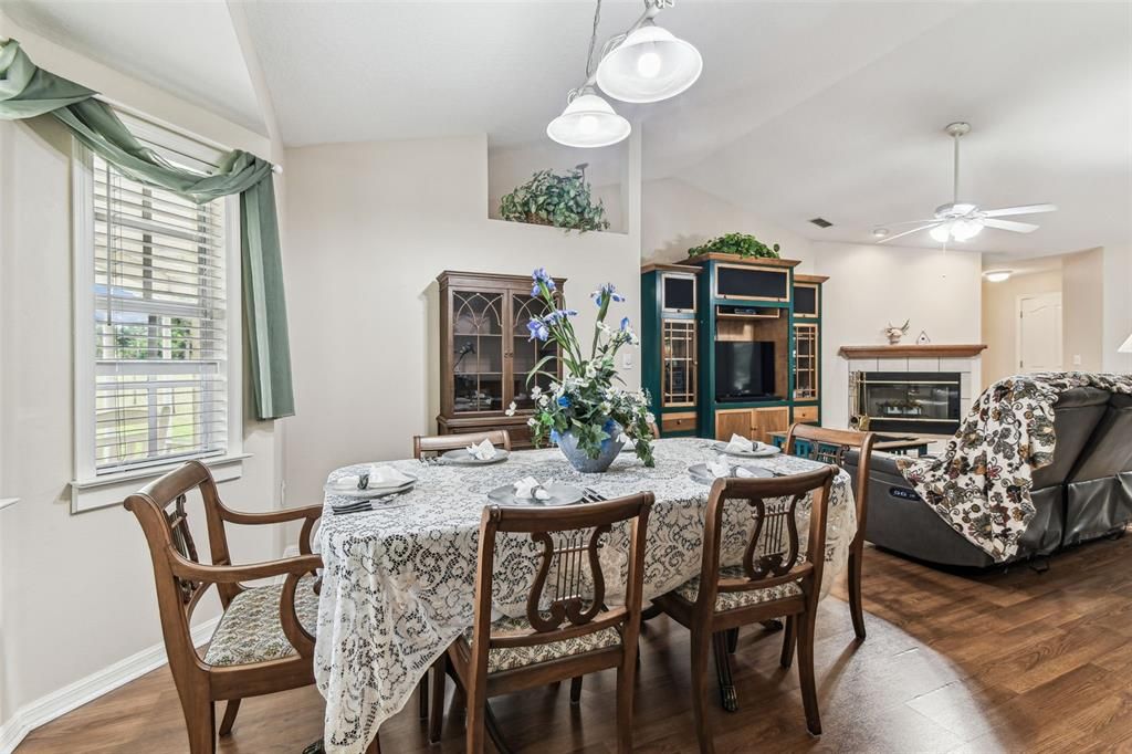 For Sale: $550,000 (3 beds, 2 baths, 1709 Square Feet)