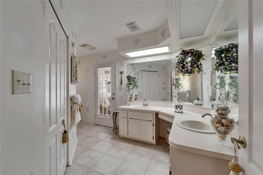 For Sale: $560,000 (3 beds, 2 baths, 2020 Square Feet)