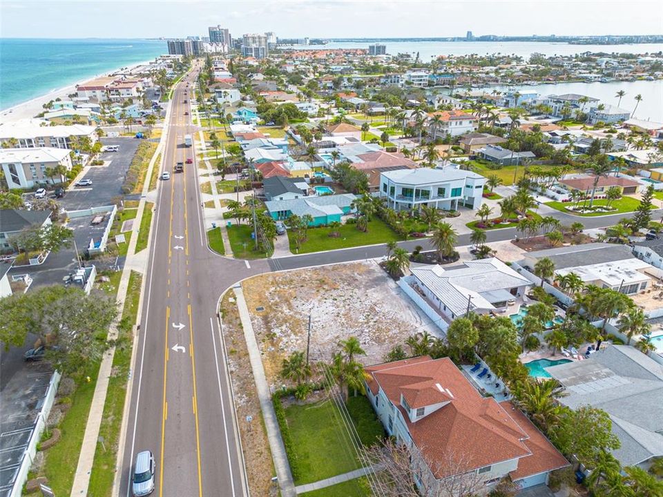 En Venta: $635,000 (0.18 acres)