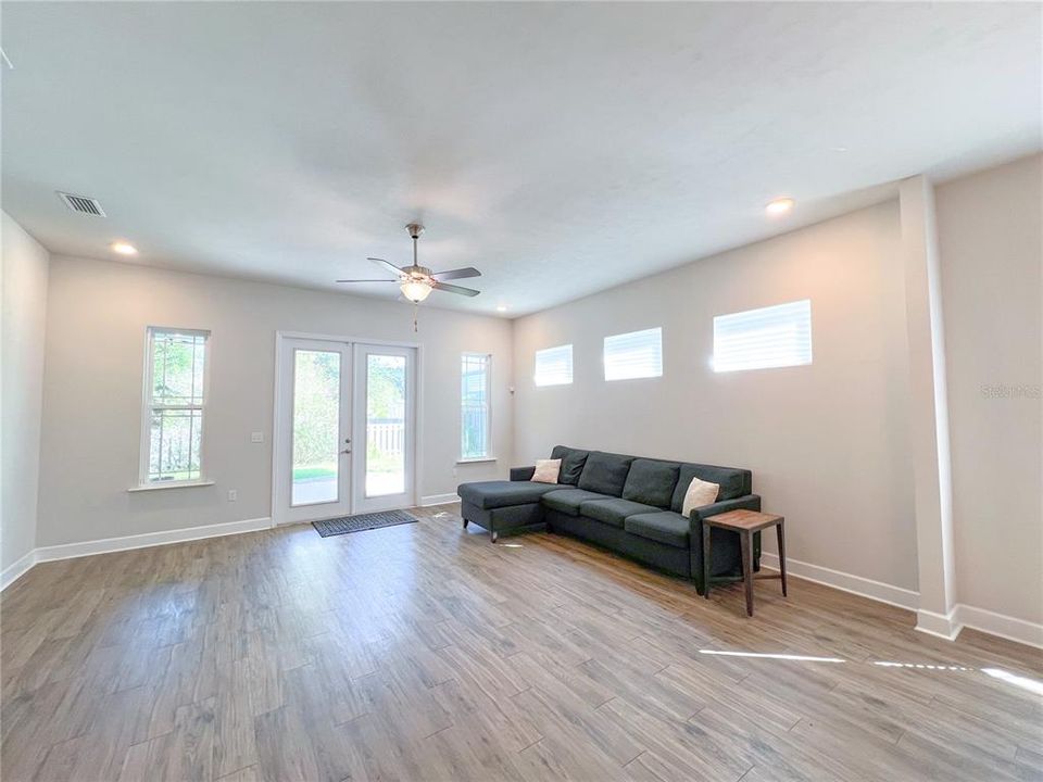 出租: $2,700 (3 贝兹, 2 浴室, 1966 平方英尺)