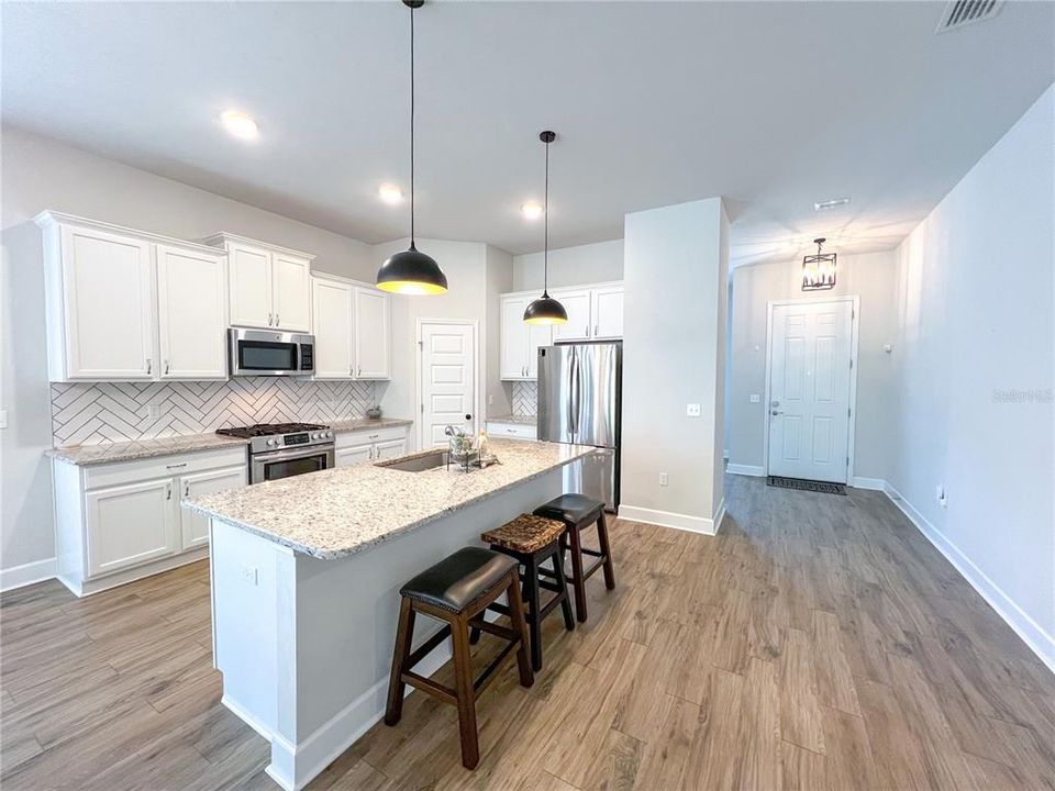 出租: $2,700 (3 贝兹, 2 浴室, 1966 平方英尺)