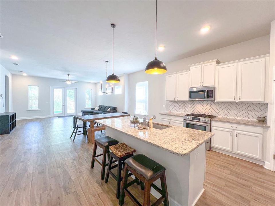 出租: $2,700 (3 贝兹, 2 浴室, 1966 平方英尺)