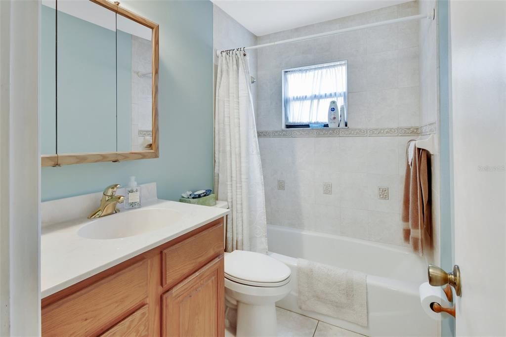 合同活跃: $325,000 (3 贝兹, 2 浴室, 1820 平方英尺)