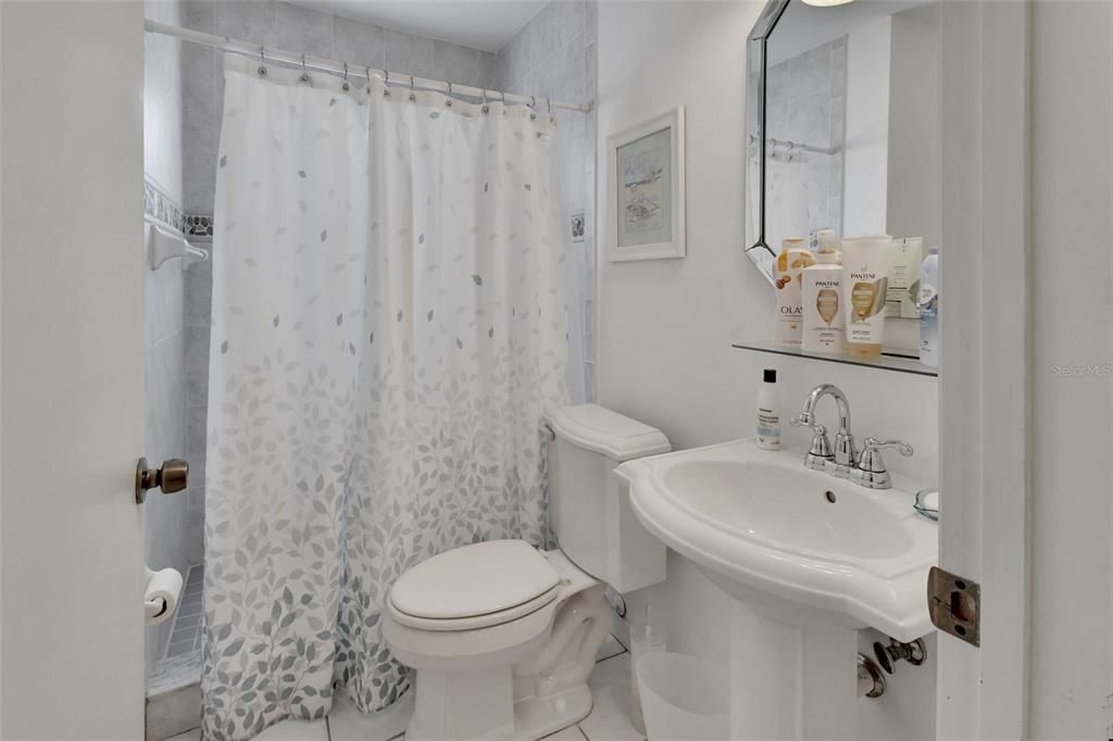 合同活跃: $325,000 (3 贝兹, 2 浴室, 1820 平方英尺)